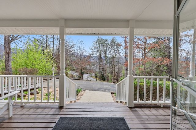 962 Ashley Lane, Young Harris, GA 30582