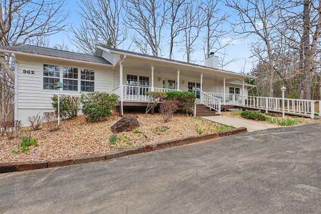 962 Ashley Lane, Young Harris, GA 30582