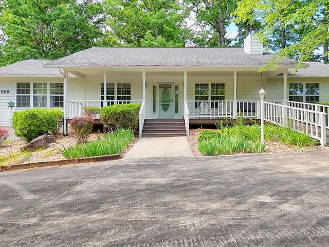 962 Ashley Lane, Young Harris, GA 30582