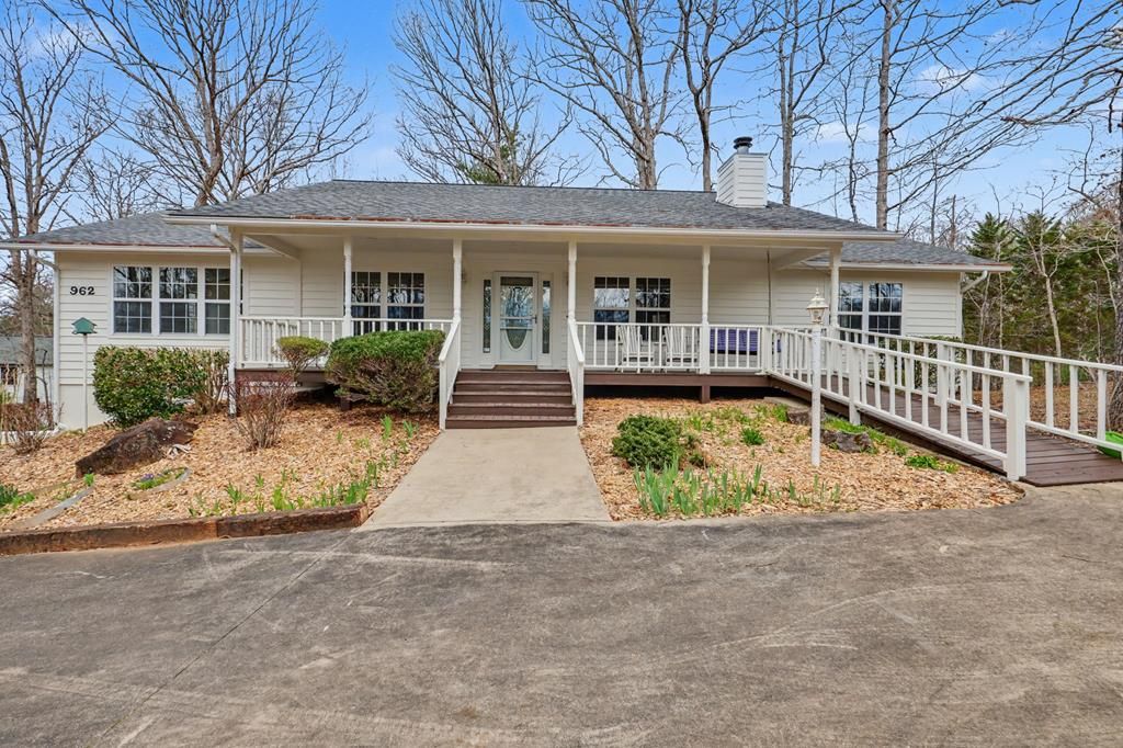 962 Ashley Lane, Young Harris, GA 30582