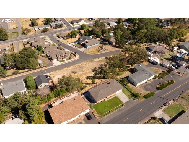 2320 W 12TH St 4, The Dalles, OR 97058