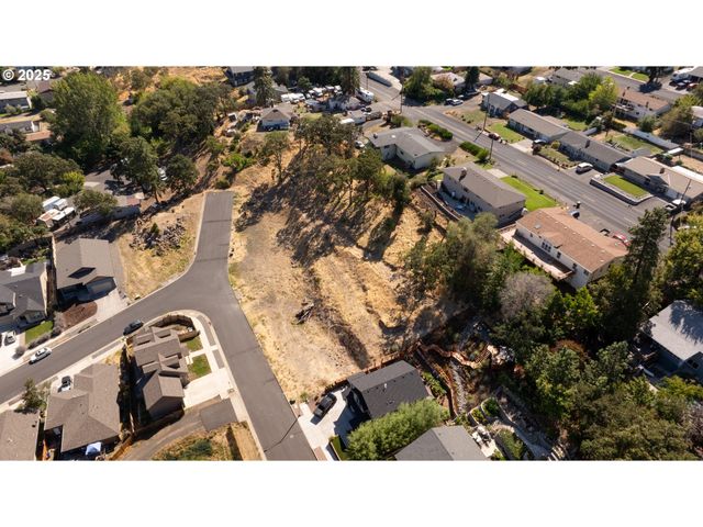 2320 W 12TH St 4, The Dalles, OR 97058