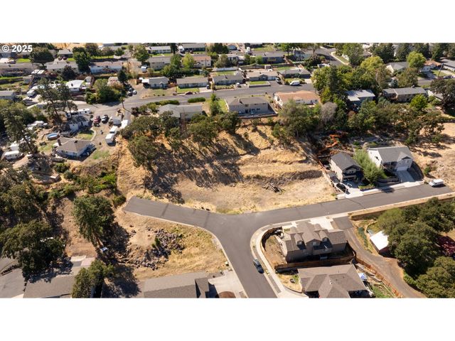 2320 W 12TH St 4, The Dalles, OR 97058