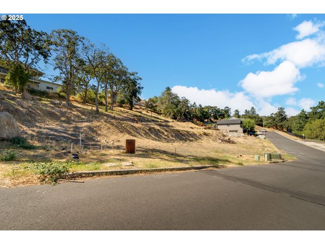 2320 W 12TH St 4, The Dalles, OR 97058