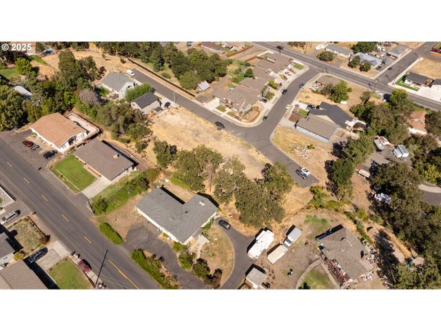 2320 W 12TH St 4, The Dalles, OR 97058