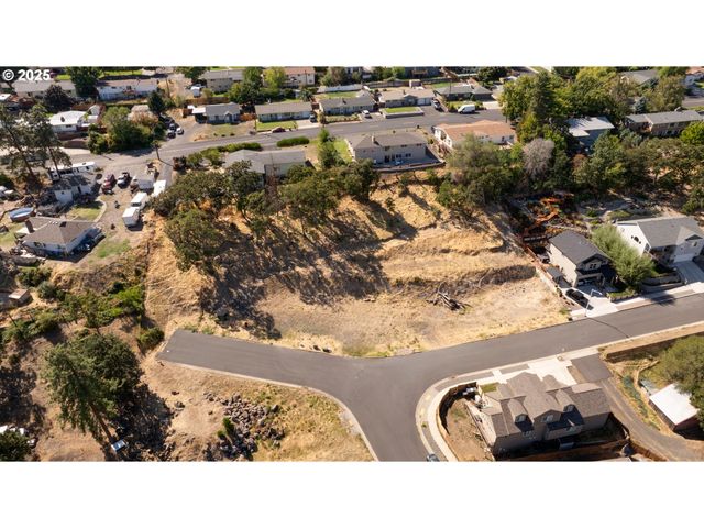2320 W 12TH St 4, The Dalles, OR 97058