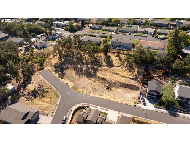 2320 W 12TH St 4, The Dalles, OR 97058
