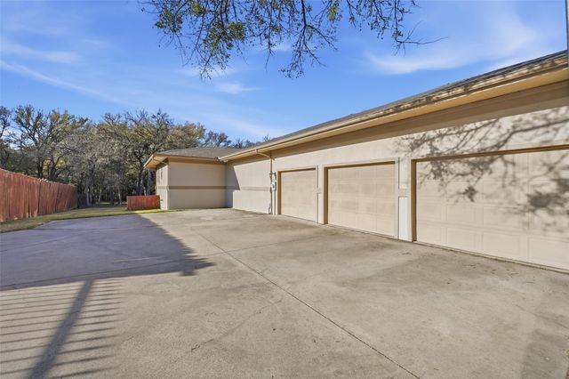 2218 Southern Oaks Drive, Cedar Hill, TX 75104