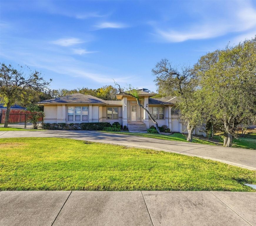 2218 Southern Oaks Drive, Cedar Hill, TX 75104