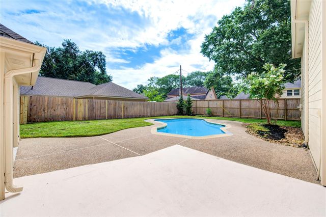 9115 Taidswood Drive, Spring, TX 77379