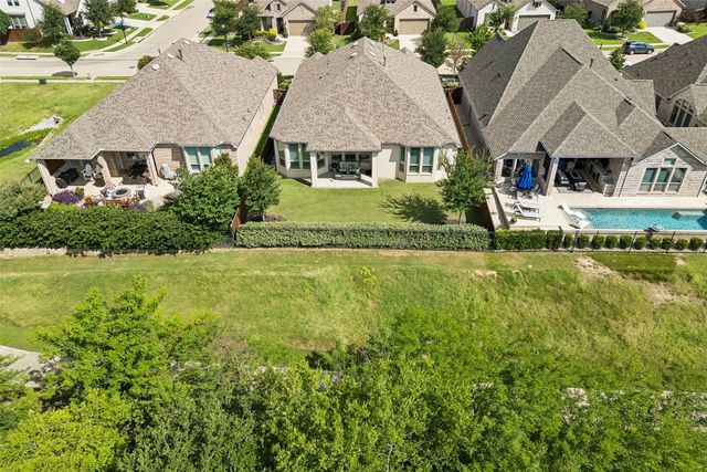 1104 Bluestem Drive, Aubrey, TX 76227