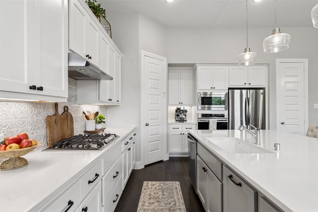 1104 Bluestem Drive, Aubrey, TX 76227