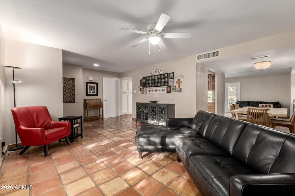 Image 16 of property listing at 7657 N 22nd Street, Phoenix, AZ 85020