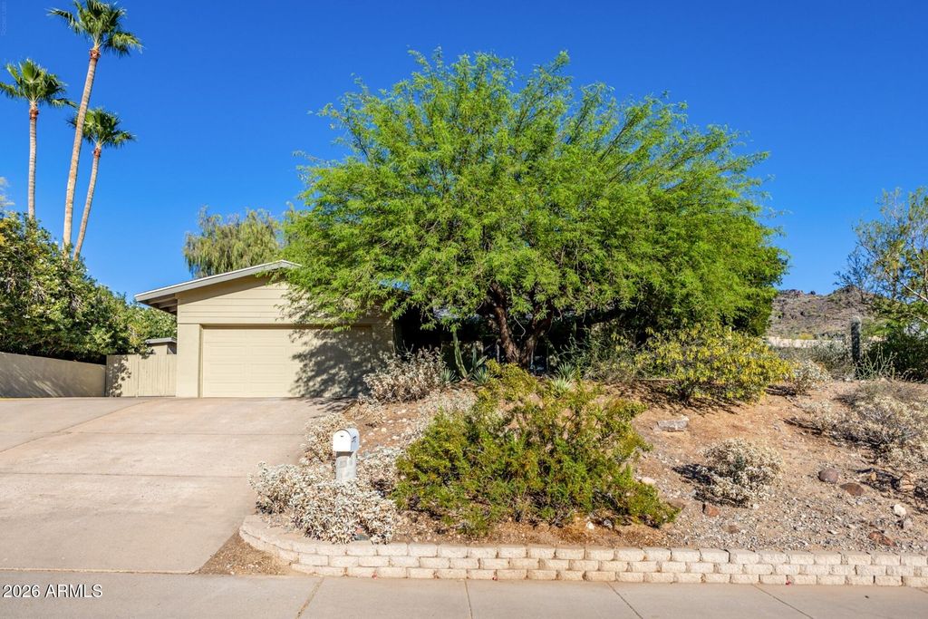 Image 53 of property listing at 7657 N 22nd Street, Phoenix, AZ 85020