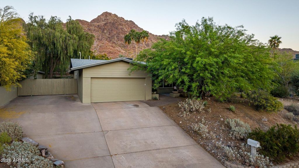 Image 72 of property listing at 7657 N 22nd Street, Phoenix, AZ 85020