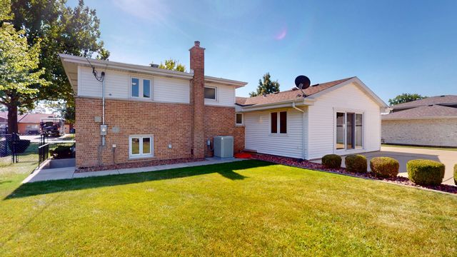6442 W 88th Street, Oak Lawn, IL 60453