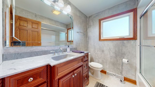 6442 W 88th Street, Oak Lawn, IL 60453