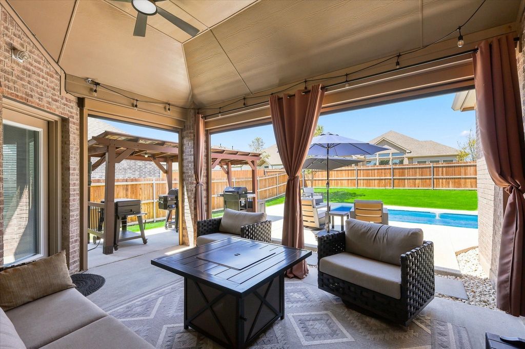 1863 Silver Birch Road, Waxahachie, TX 75165