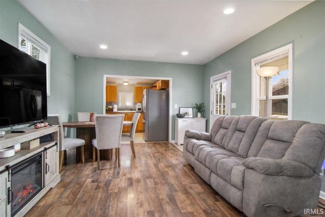 707 Kleymeyer Avenue, Evansville, IN 47720