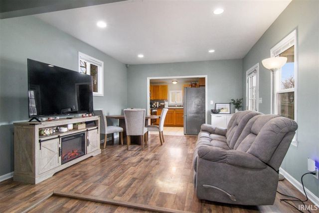 707 Kleymeyer Avenue, Evansville, IN 47720