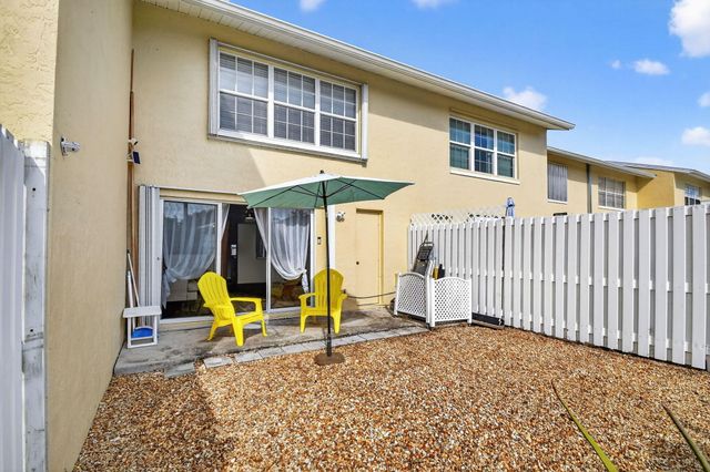 212 Foxtail Drive G, Greenacres, FL 33415