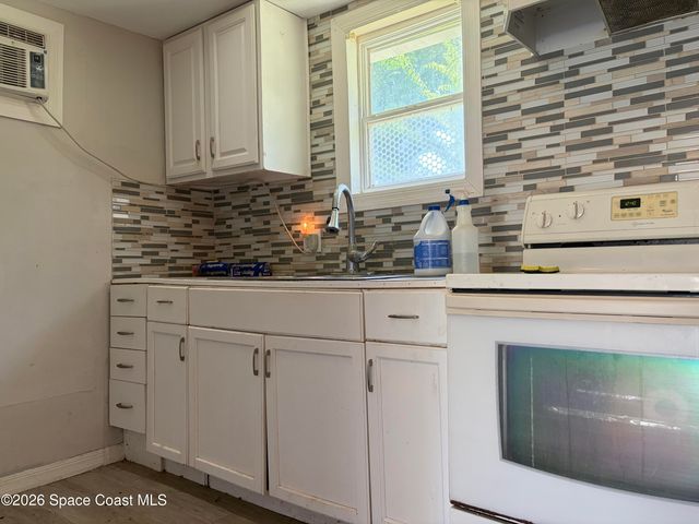 329 Pine Avenue E, Cocoa, FL 32922