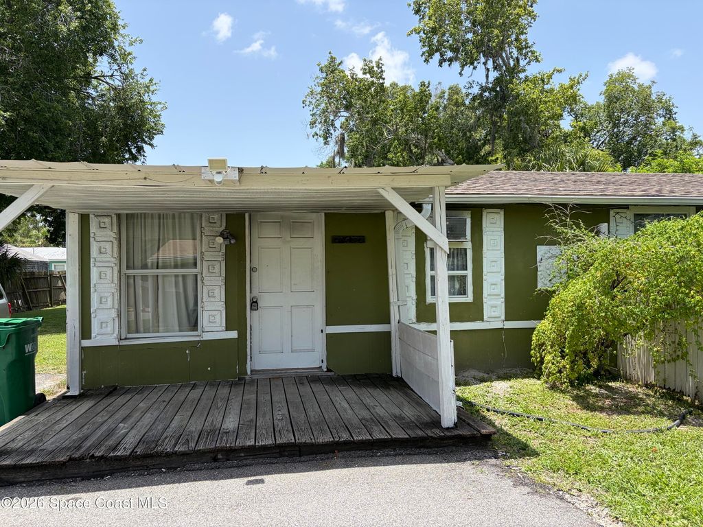 329 Pine Avenue E, Cocoa, FL 32922