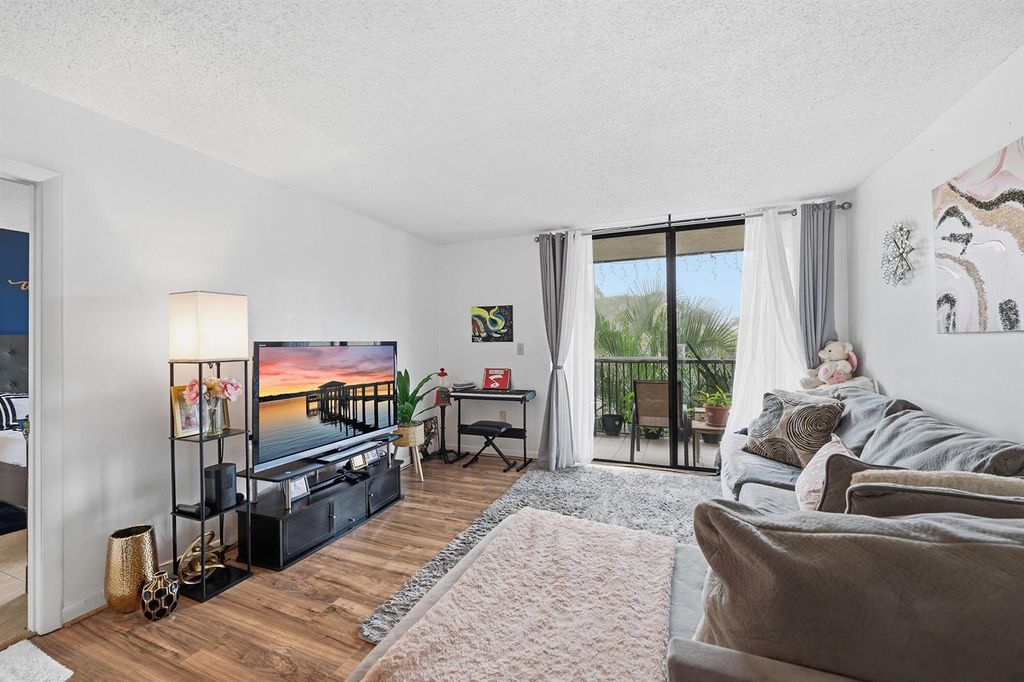 5570 NW 44th Street 313a, Lauderhill, FL 33319