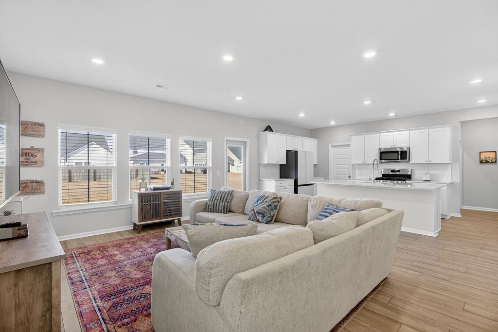 Image 14 of property listing at 105 Bay Eddy Court, Summerville, SC 29485