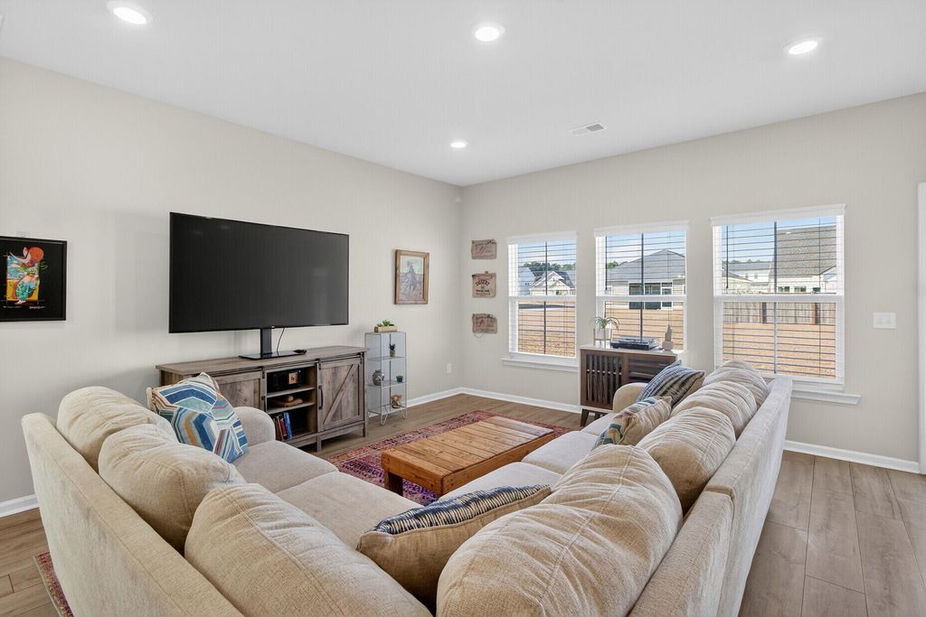 Image 16 of property listing at 105 Bay Eddy Court, Summerville, SC 29485