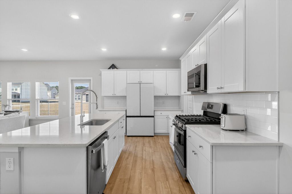 Image 20 of property listing at 105 Bay Eddy Court, Summerville, SC 29485