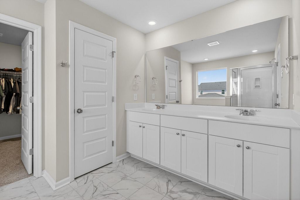 Image 4 of property listing at 105 Bay Eddy Court, Summerville, SC 29485