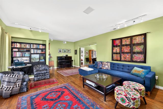 6844 Clayton Avenue, Dallas, TX 75214