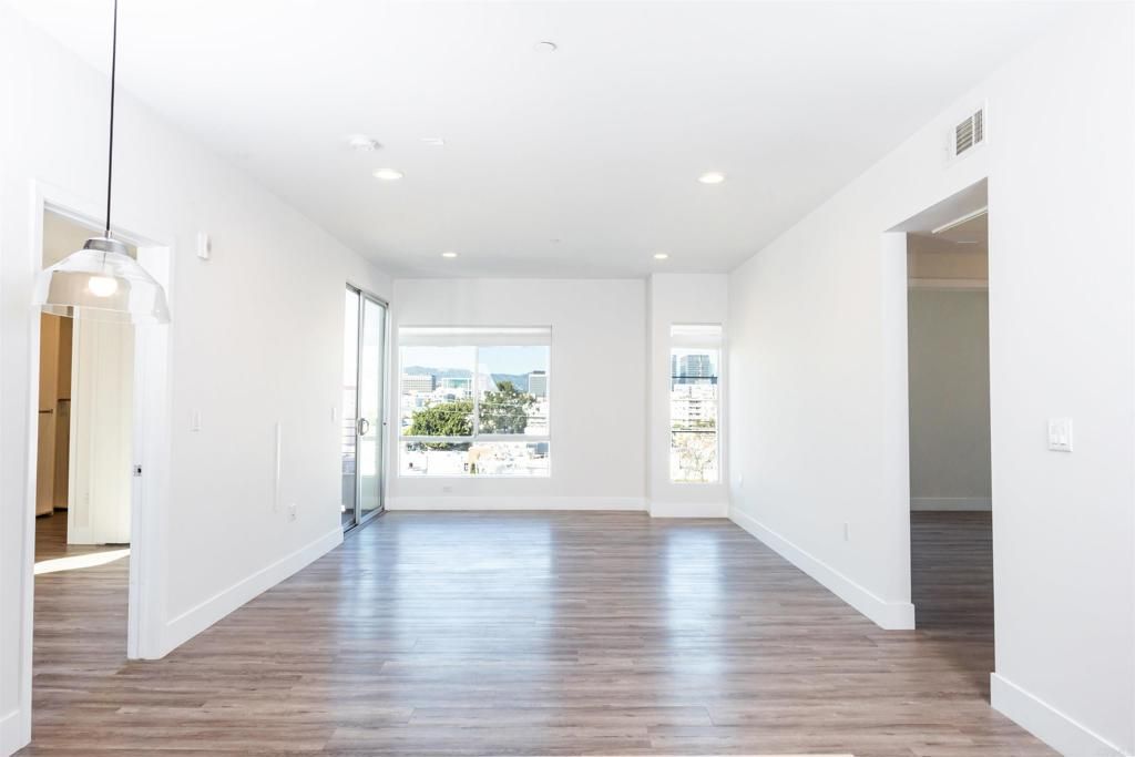 Image 6 of property listing at 1101 S Harvard BLVD Boulevard 510, Los Angeles, CA 90006