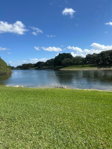 10458 Lake Vista Circle, Boca Raton, FL 33498