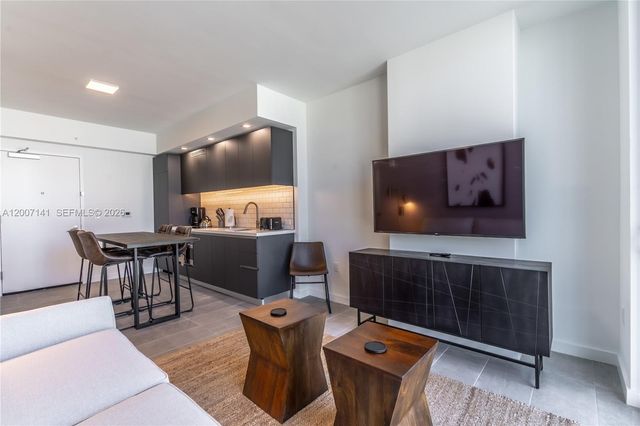 227 NE 2nd St 2004, Miami, FL 33132