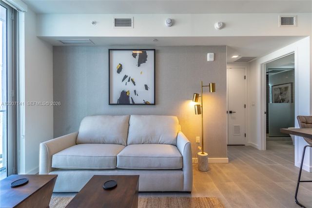 227 NE 2nd St 2004, Miami, FL 33132