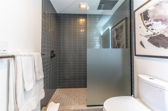 227 NE 2nd St 2004, Miami, FL 33132