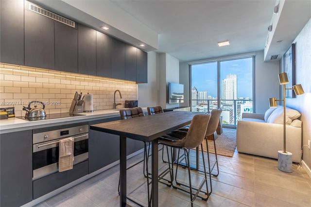 227 NE 2nd St 2004, Miami, FL 33132