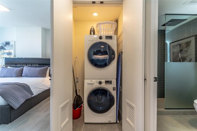 227 NE 2nd St 2004, Miami, FL 33132