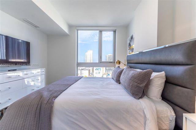 227 NE 2nd St 2004, Miami, FL 33132