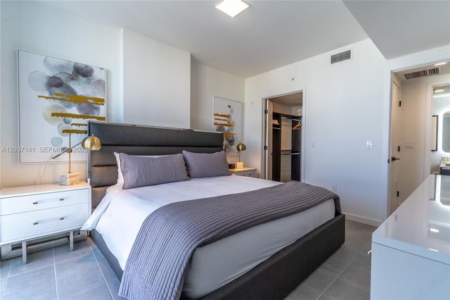 227 NE 2nd St 2004, Miami, FL 33132