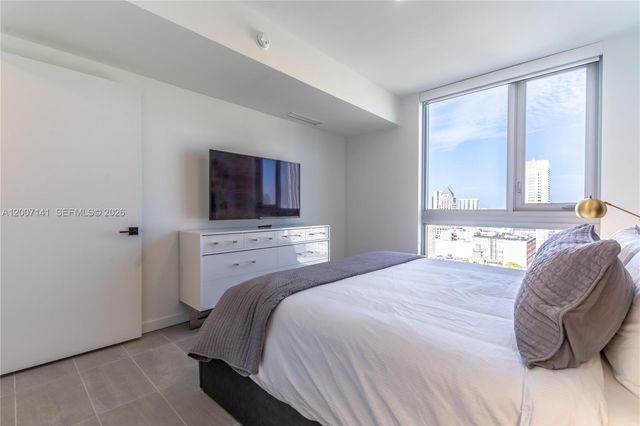 227 NE 2nd St 2004, Miami, FL 33132