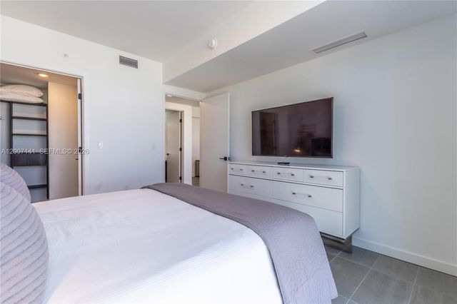 227 NE 2nd St 2004, Miami, FL 33132