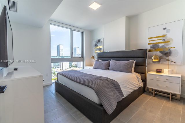 227 NE 2nd St 2004, Miami, FL 33132