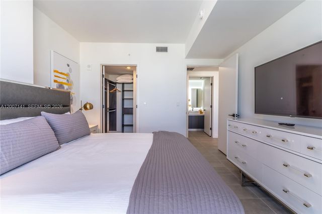 227 NE 2nd St 2004, Miami, FL 33132