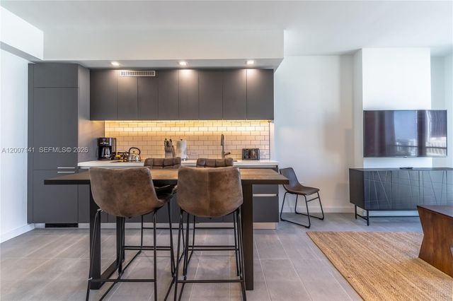 227 NE 2nd St 2004, Miami, FL 33132