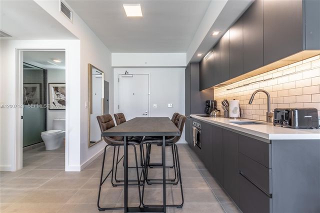 227 NE 2nd St 2004, Miami, FL 33132