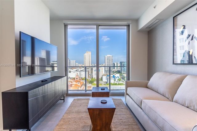 227 NE 2nd St 2004, Miami, FL 33132