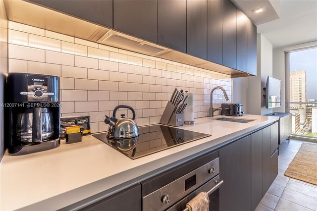 227 NE 2nd St 2004, Miami, FL 33132